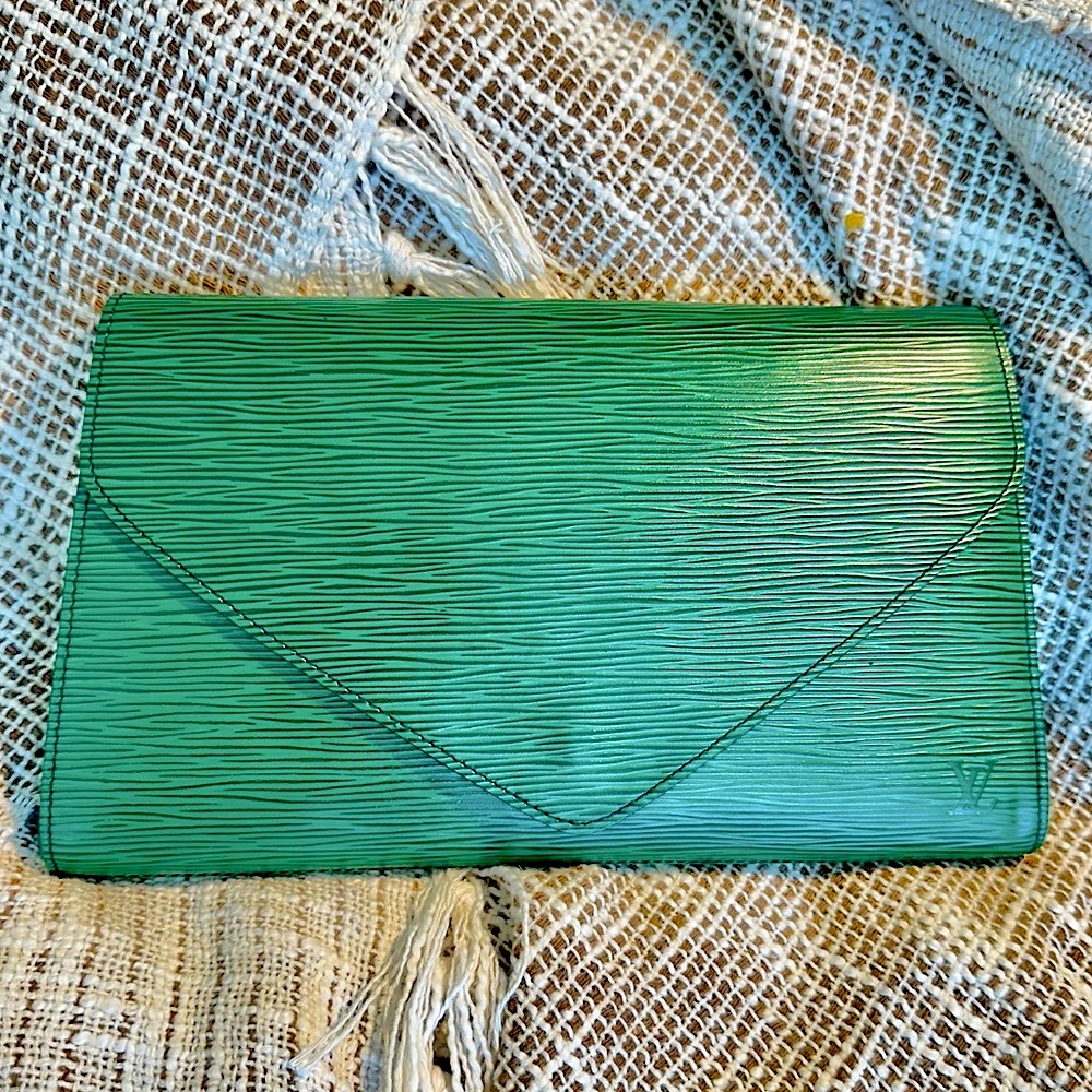 Authentic Louis Vuitton Epi Arts Deco Clutch Bag Green M52644 >gc9620